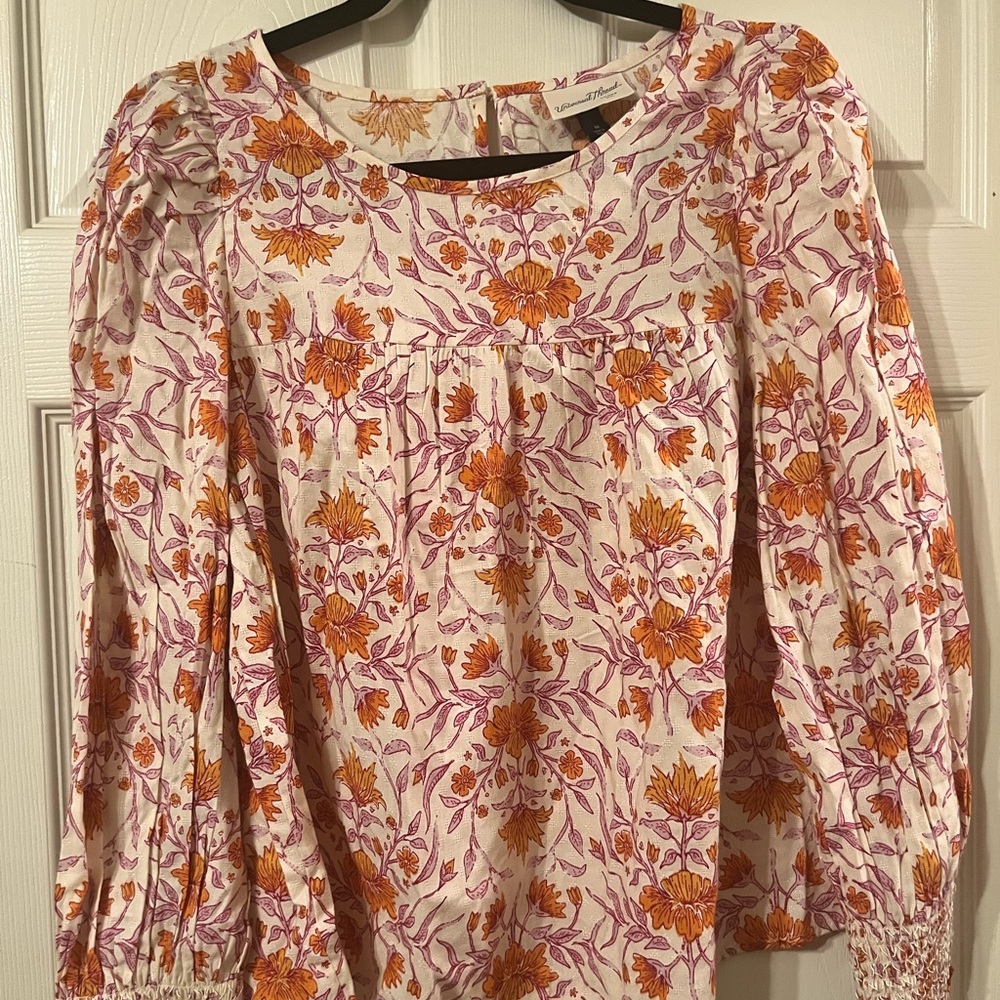 Universal thread women tops size M